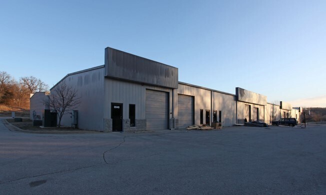 6922-6932 Martindale Rd, Shawnee, KS for sale Building Photo- Image 1 of 1