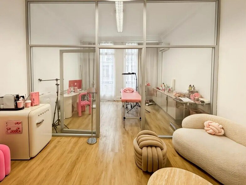 Office in Paris for lease - Building Photo - Image 2 of 5