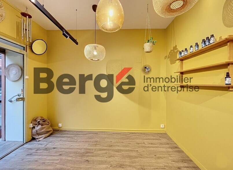 Retail in Nice for lease - Building Photo - Image 3 of 11