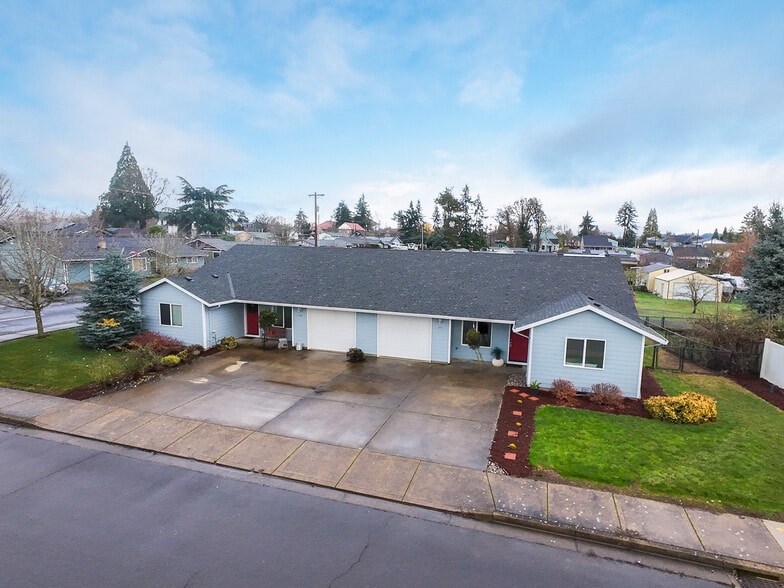 402 E Washington St, Carlton, OR for sale - Primary Photo - Image 1 of 36