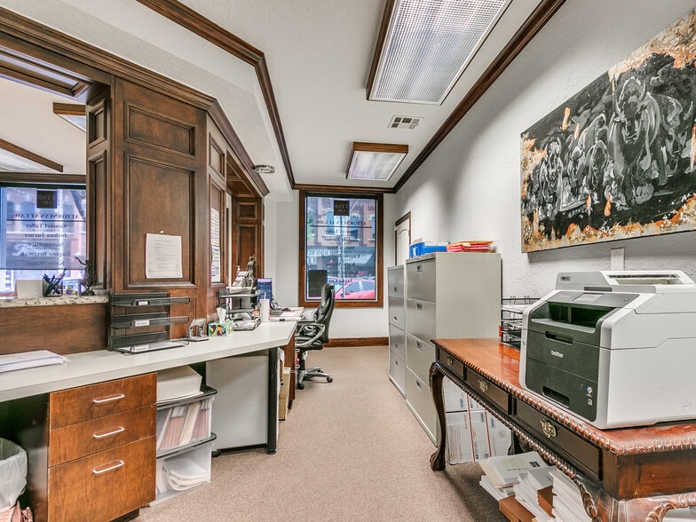 219 E Main St, Norman, OK for sale - Interior Photo - Image 3 of 10