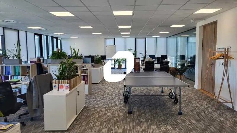 Office in Mérignac for lease - Building Photo - Image 2 of 13