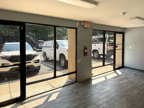 8001-8019 Cessna Ave, Gaithersburg, MD for lease Interior Photo- Image 1 of 5