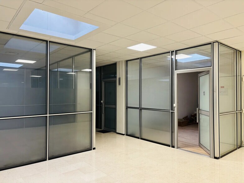 24 Rue Rennequin, Paris for lease - Building Photo - Image 2 of 9