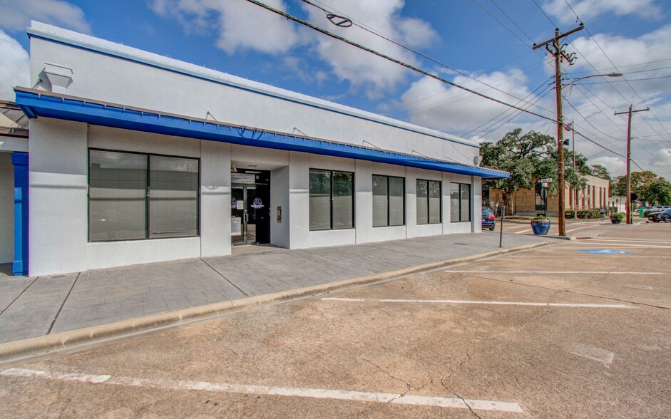 2025 Avenue G, Rosenberg, TX for sale - Building Photo - Image 3 of 19