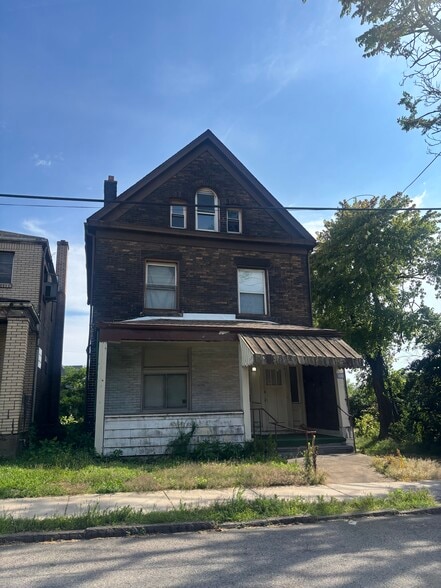 100 Bessemer Ave, East Pittsburgh, PA for sale - Primary Photo - Image 1 of 1