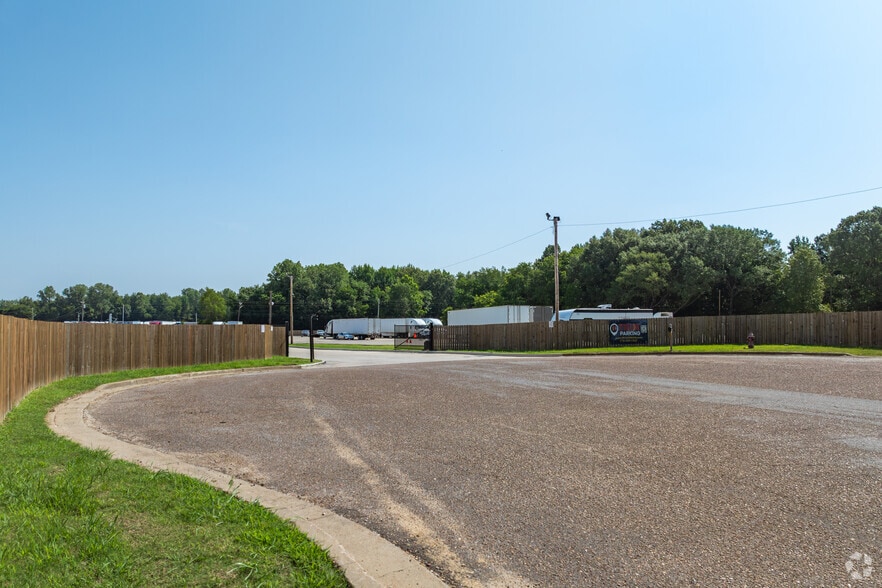 6860 Stateline Rd, Olive Branch, MS for lease - Building Photo - Image 3 of 11