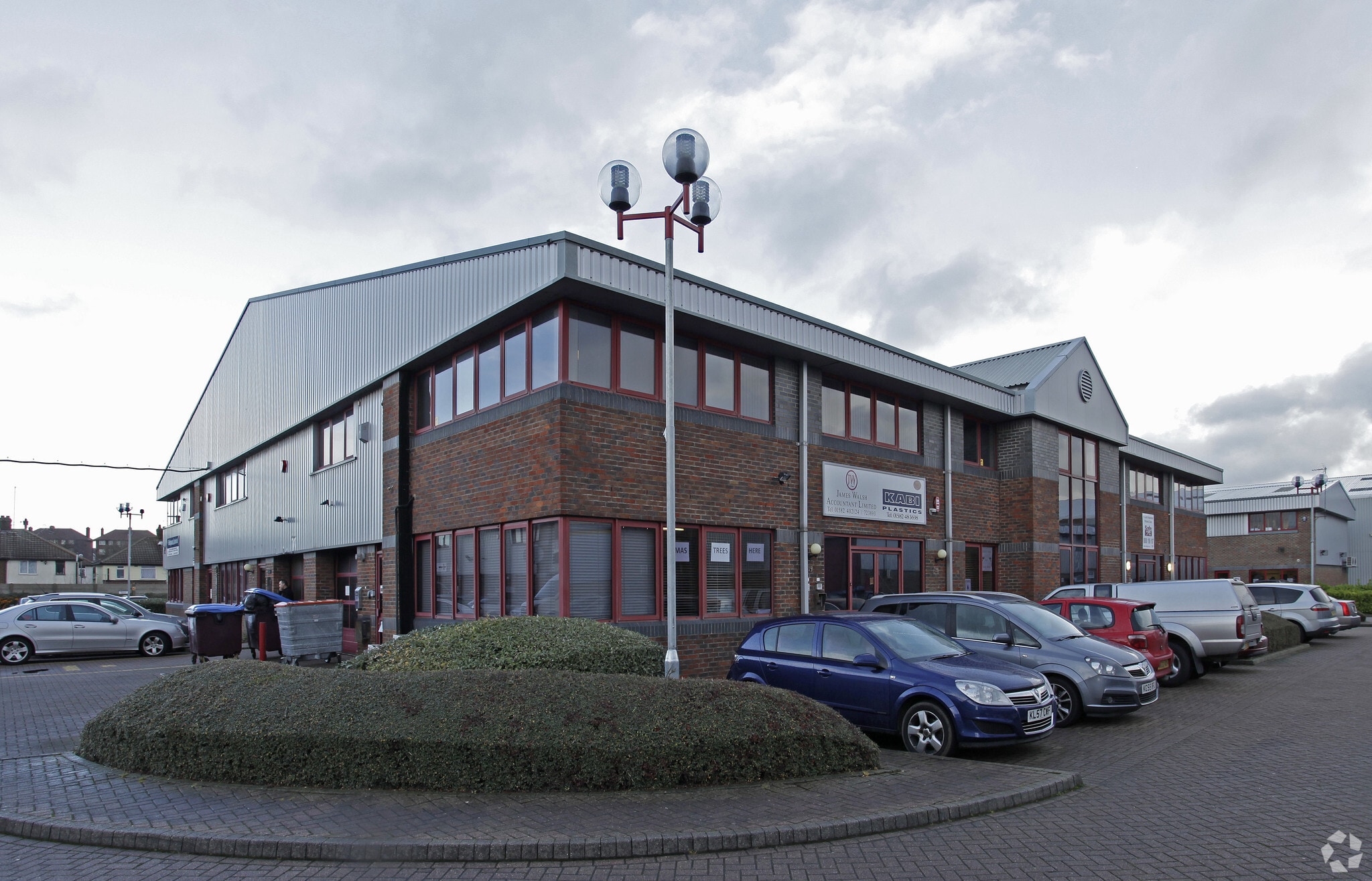 14 Laporte Way, Luton for sale Primary Photo- Image 1 of 1