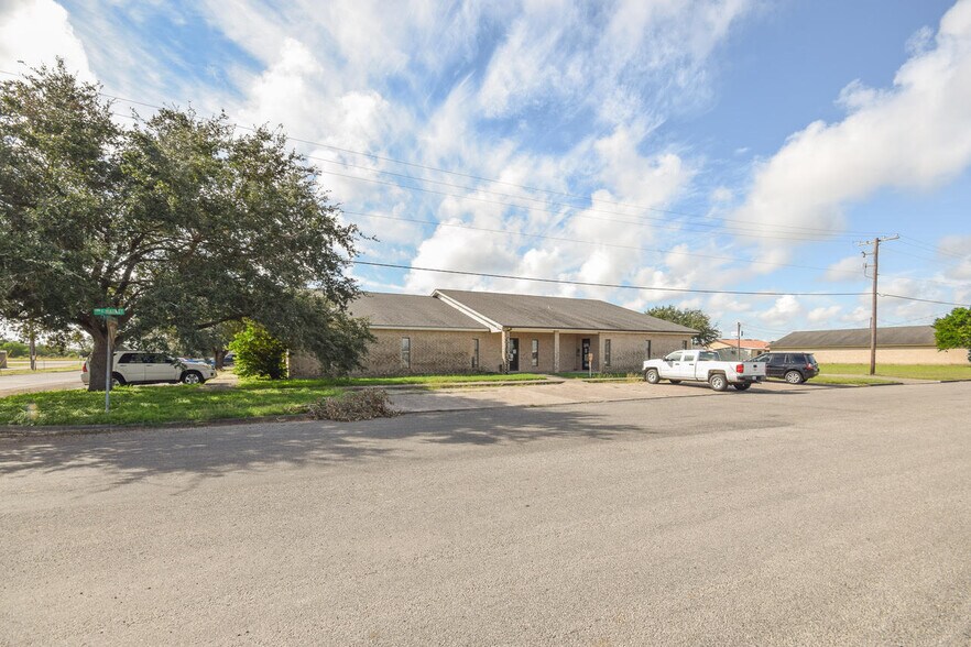 1150 E Market St, Sinton, TX 78387