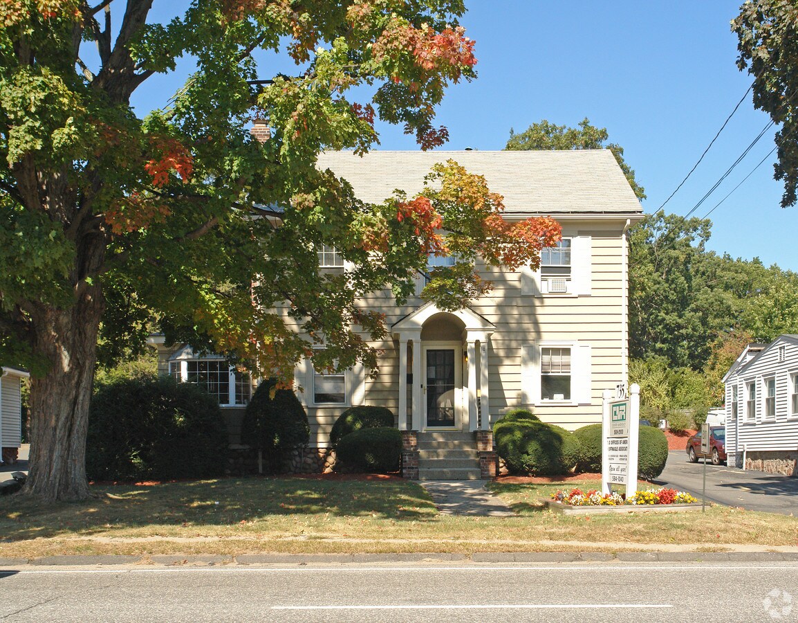 735 Farmington Ave, Bristol, CT 06010