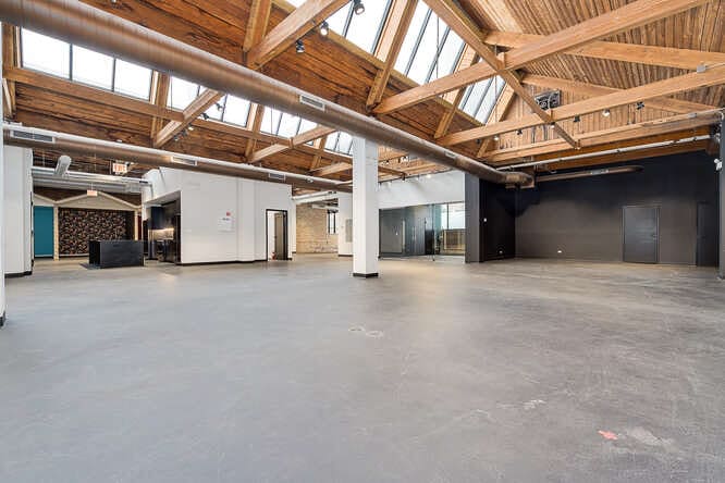 309-319 N Justine St, Chicago, IL for lease - Building Photo - Image 1 of 32