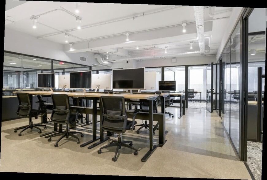 145 W Broadway, Long Beach, Long Beach, CA for lease - Interior Photo - Image 3 of 4