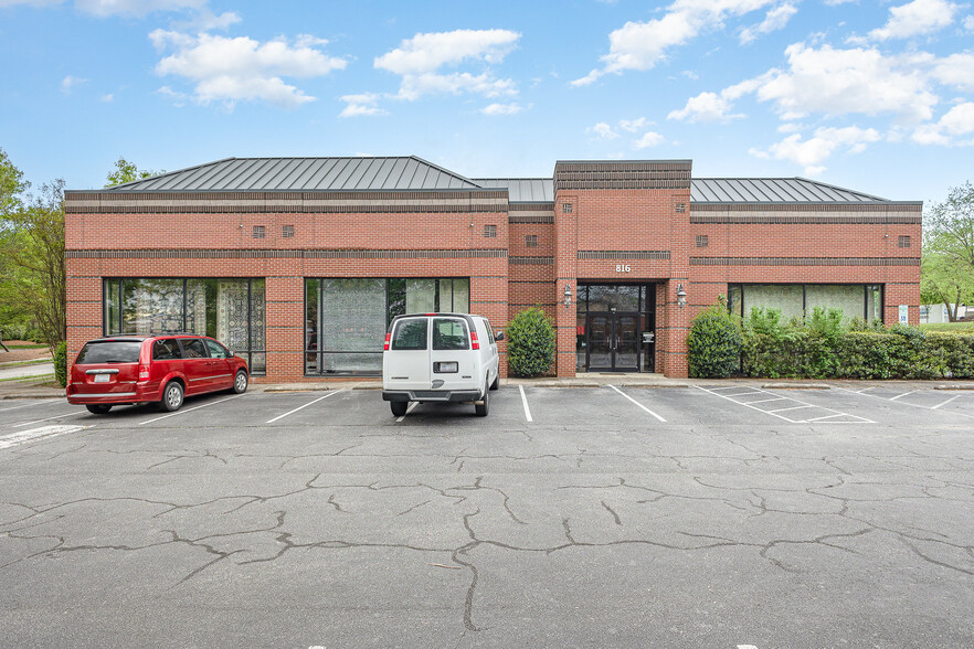 816 Springfield Commons Dr, Raleigh, NC for lease - Building Photo - Image 2 of 6