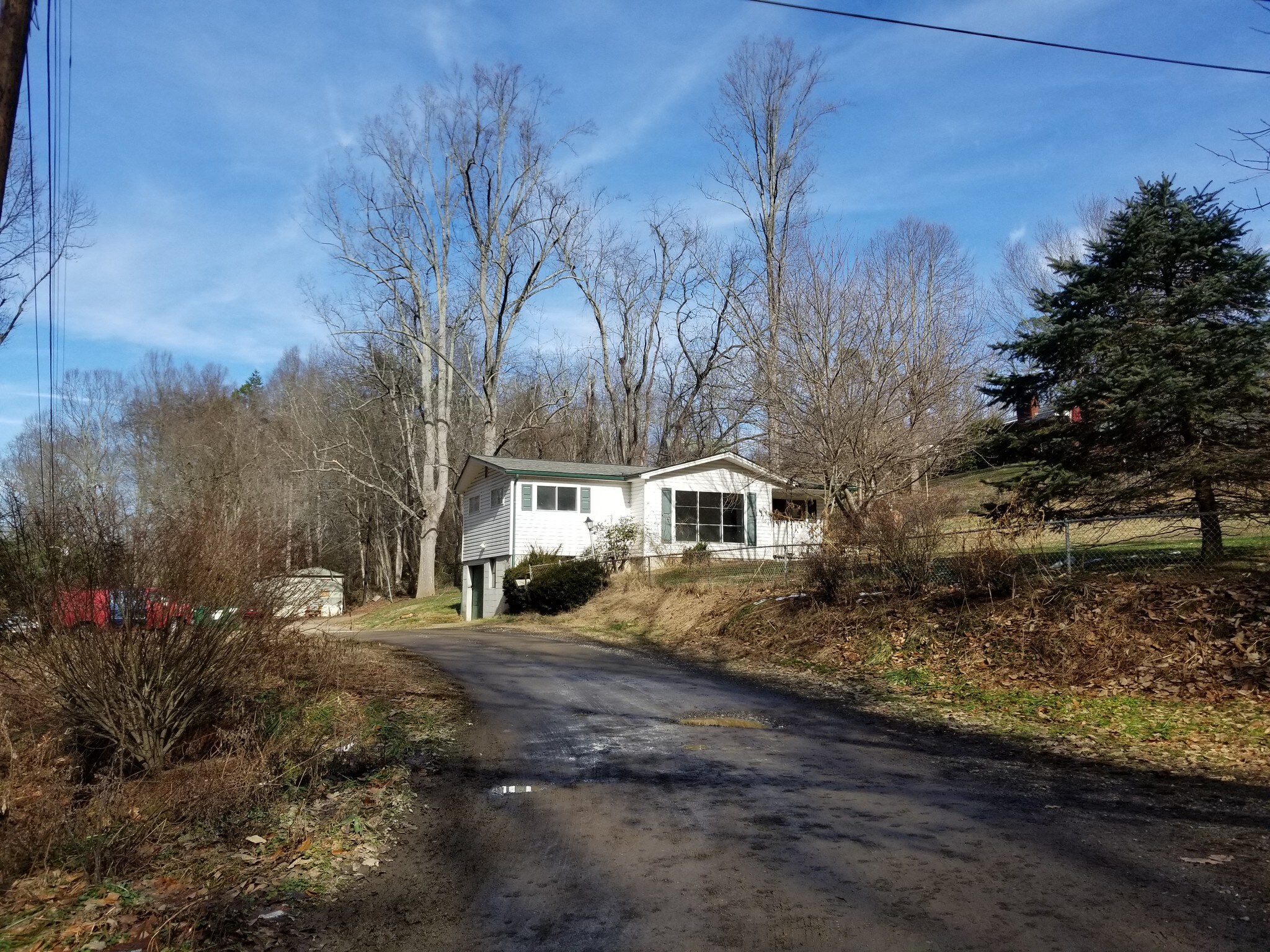 135 Sardis Rd, Asheville, NC 28806