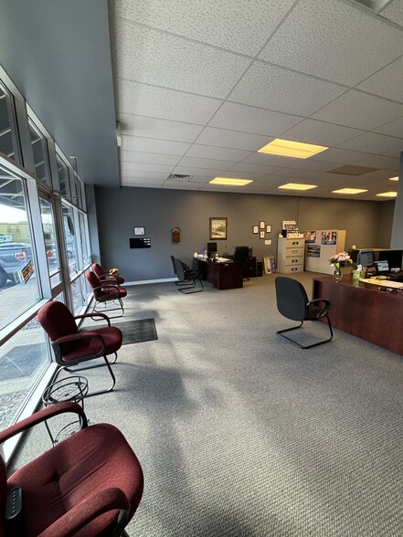 1115 Merrillville Rd, Crown Point, IN for lease - Interior Photo - Image 3 of 12