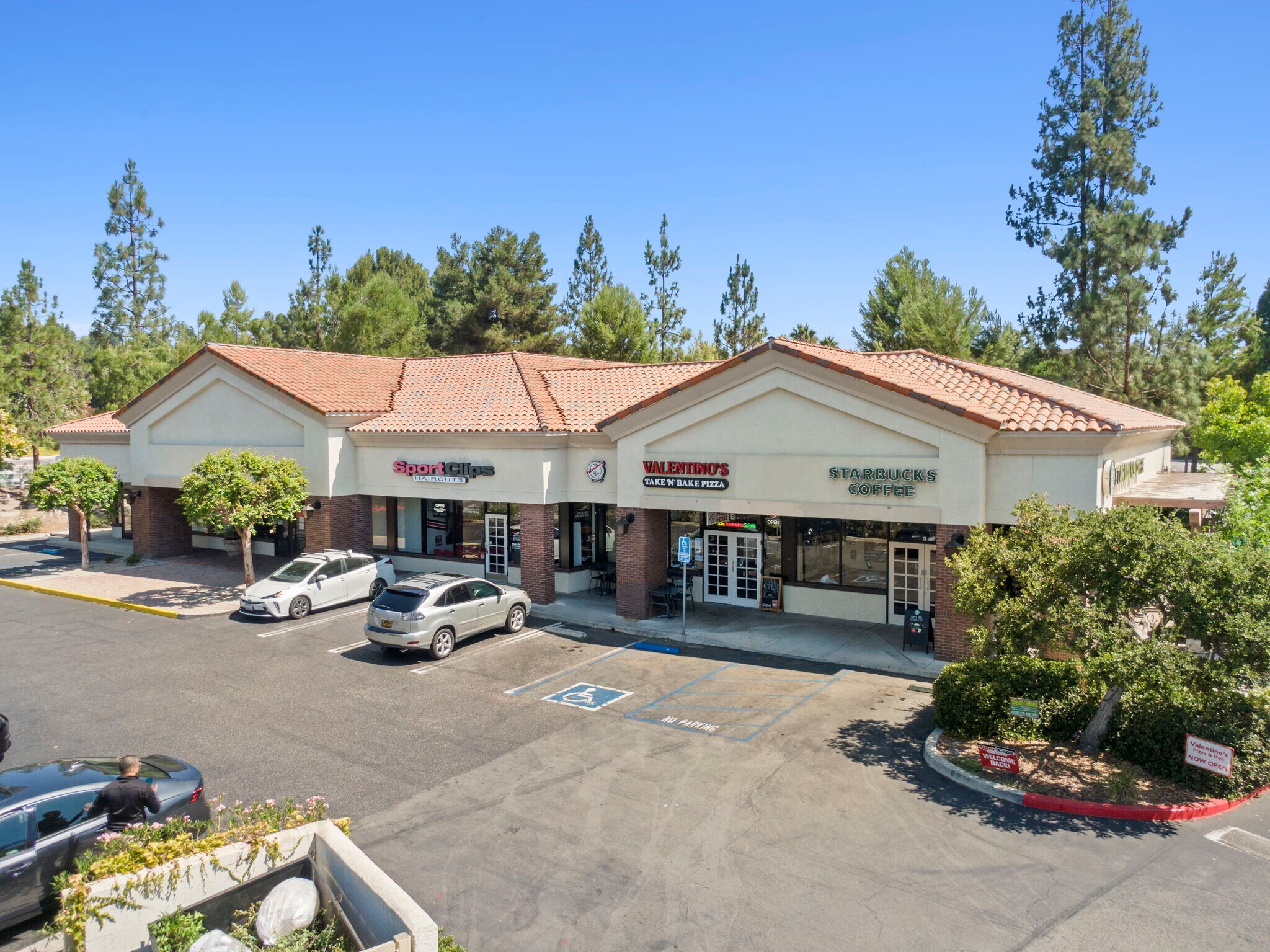 2072 E Avenida De Los Arboles, Thousand Oaks, CA for lease Building Photo- Image 1 of 23