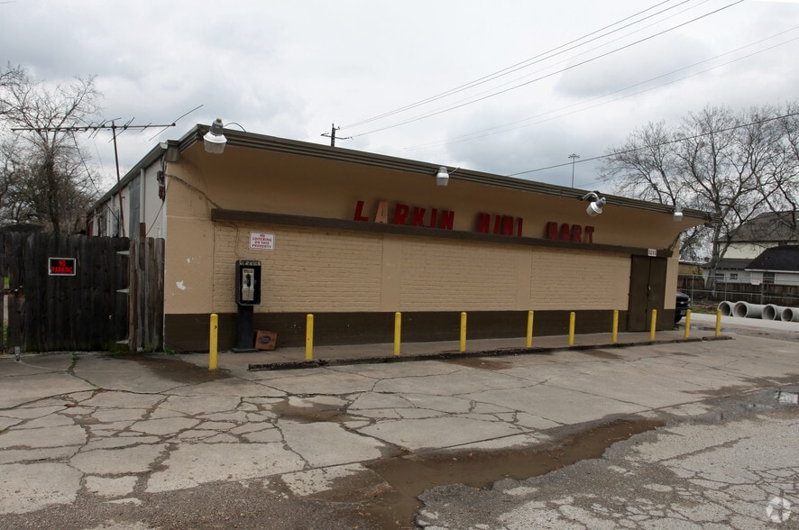 5243 Larkin St, Houston, TX for lease - Building Photo - Image 3 of 3