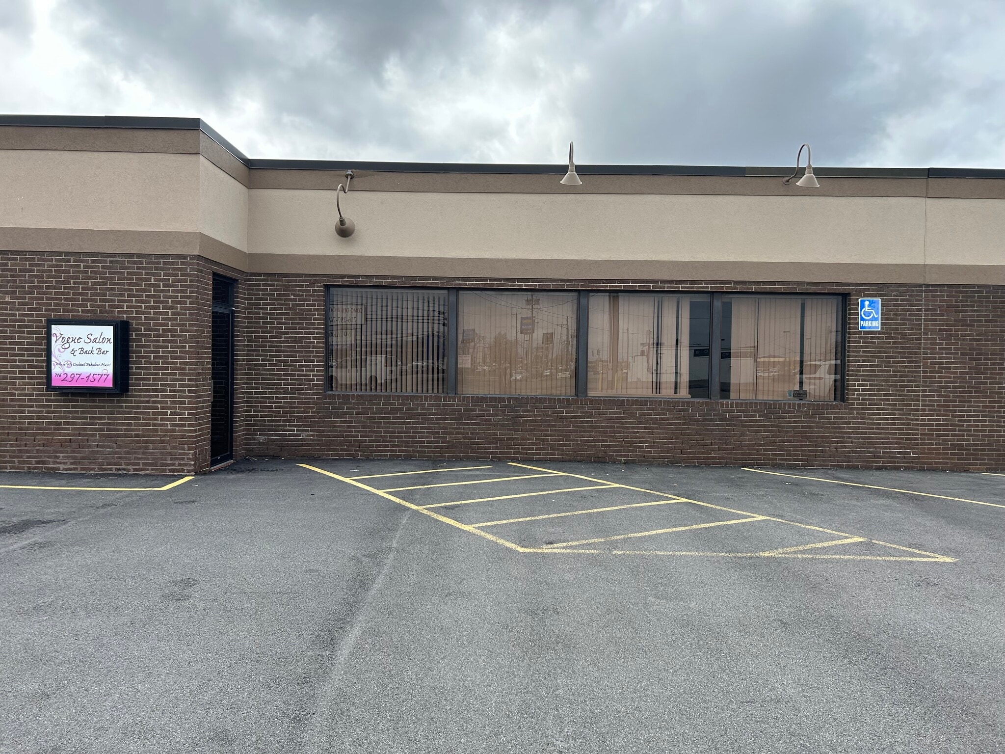10158 Niagara Falls Blvd, Niagara Falls, NY for lease Interior Photo- Image 1 of 7