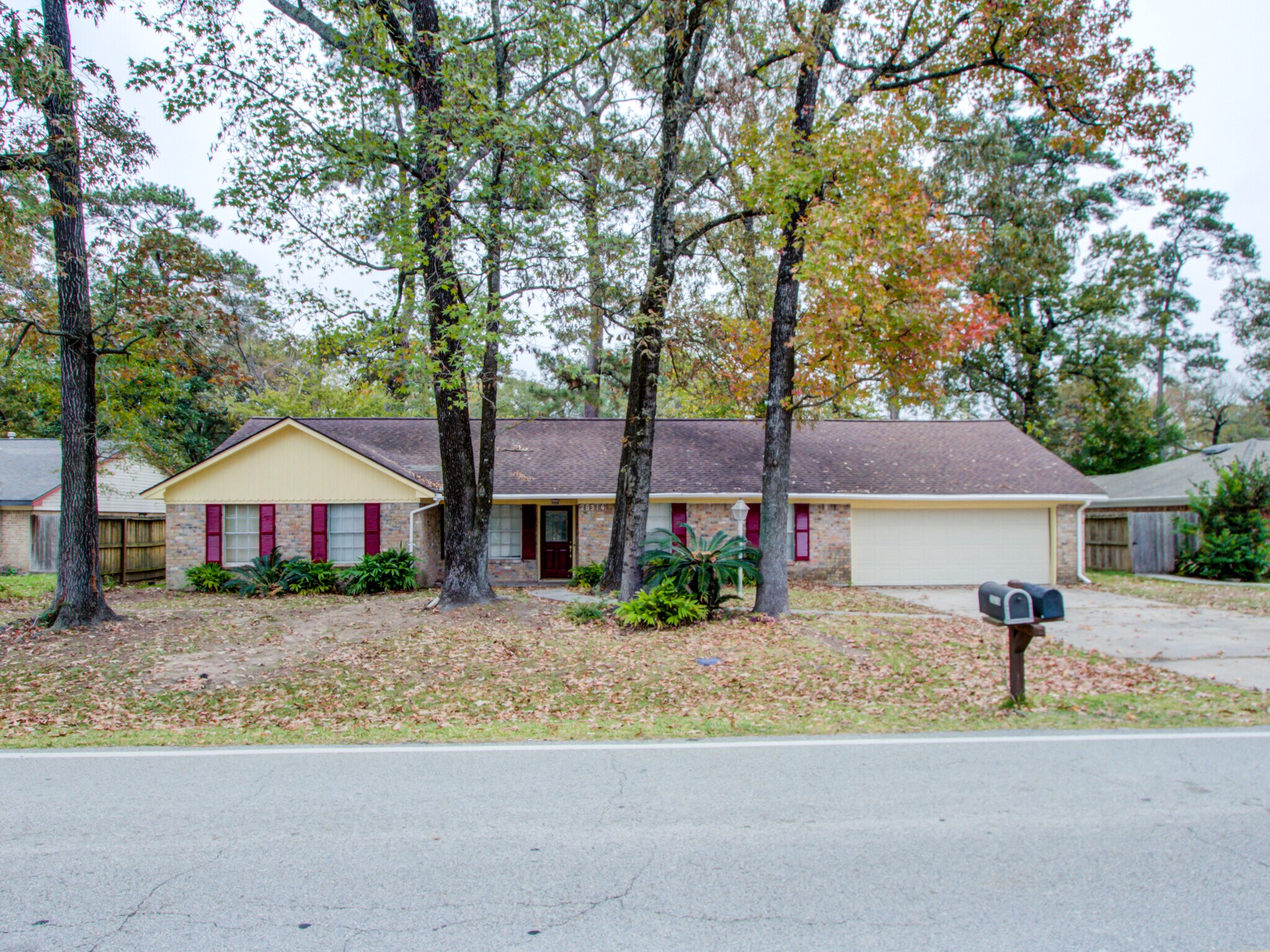 25314 Oakhurst Dr, Spring, TX 77386