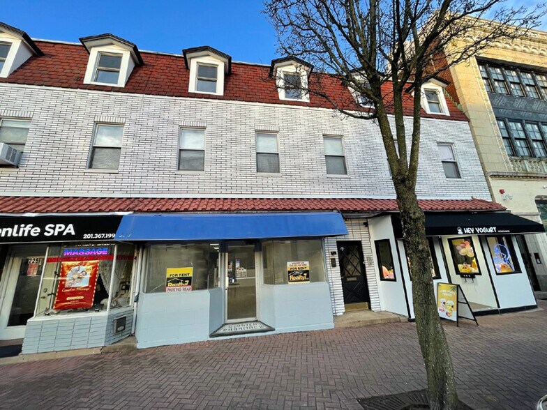 225229 Closter Dock Rd, Closter, NJ 07624