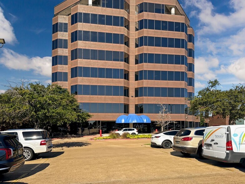 1716 Briarcrest Dr, Bryan, TX for lease - Building Photo - Image 3 of 12