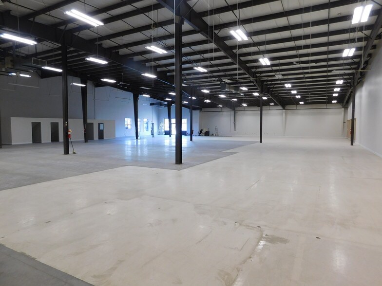 320 Myers St, Seymour, IN for sale - Interior Photo - Image 1 of 1