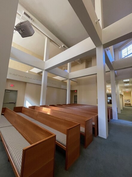 950 Chapel St, New Haven, CT for sale - Building Photo - Image 3 of 6