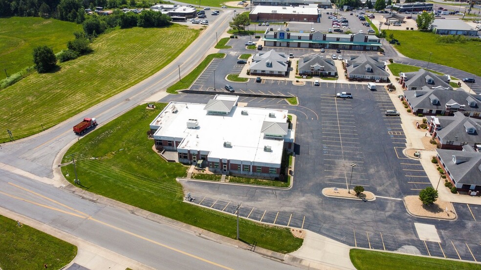 3100 Independence Sq, West Plains, MO for lease - Building Photo - Image 3 of 23