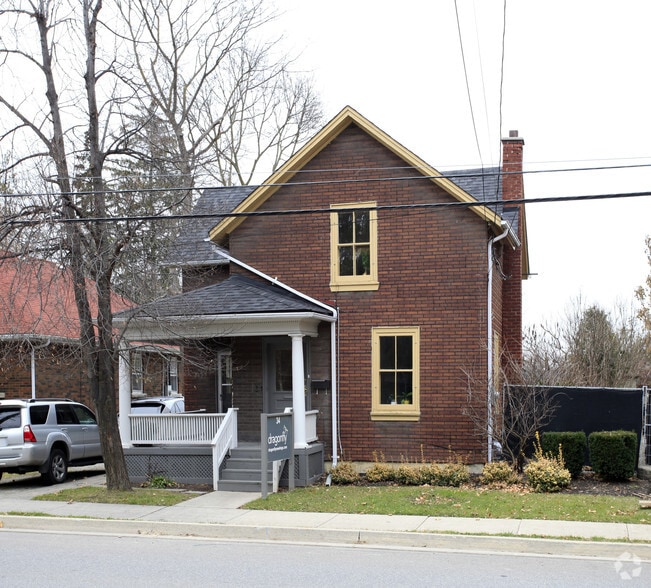 34 Centre St, Vaughan, ON for sale - Primary Photo - Image 1 of 1