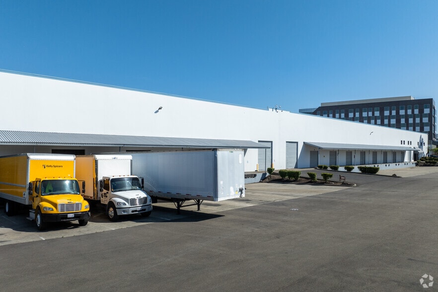 1515-1525 Alvarado St, San Leandro, CA for lease - Building Photo - Image 2 of 8