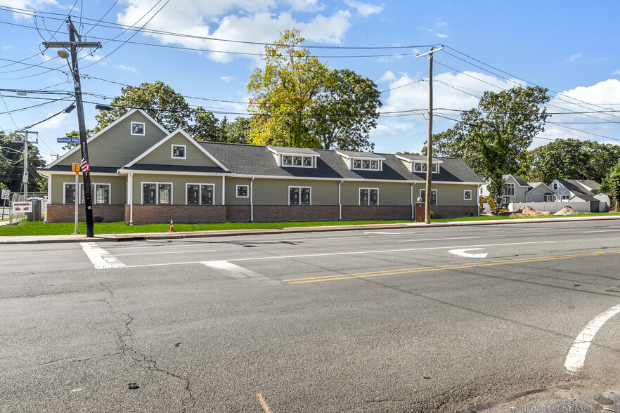 8 Idle Hour Blvd, Oakdale, NY for lease - Building Photo - Image 1 of 4