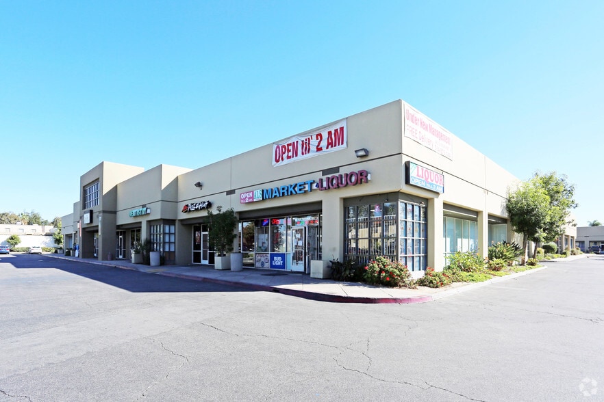 400 E Commonwealth Ave, Fullerton, CA for lease - Primary Photo - Image 2 of 4
