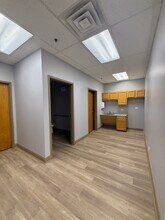 100-112 Terrace Dr, Mundelein, IL for lease Interior Photo- Image 2 of 6
