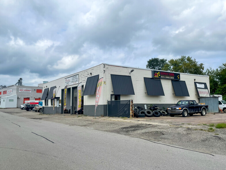 375 E 2nd St, Imlay City, MI for lease - Building Photo - Image 1 of 6