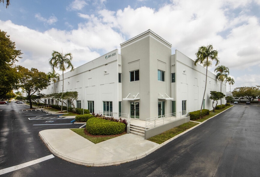 2001-2023 NW 84th Ave, Miami, FL for lease - Building Photo - Image 2 of 3
