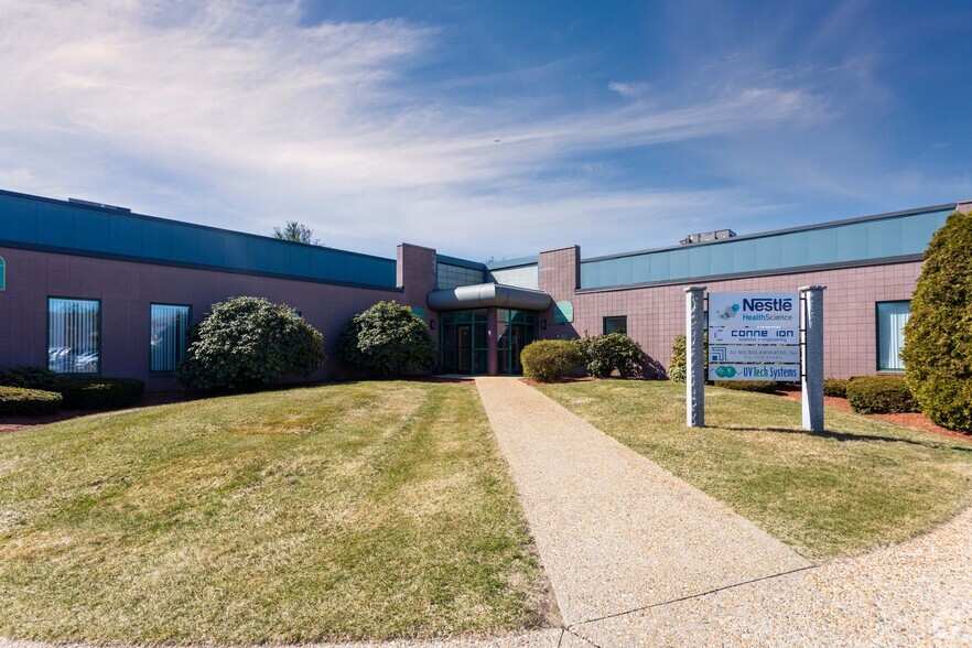 490 Boston Post Rd, Sudbury, MA for lease - Building Photo - Image 1 of 2