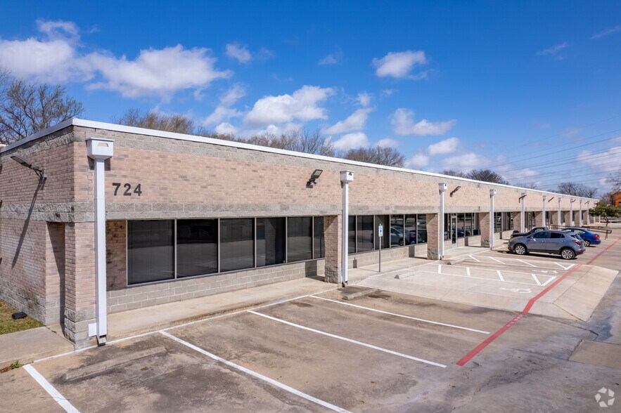 724 Eberhart Ln, Austin, TX for sale - Primary Photo - Image 1 of 1