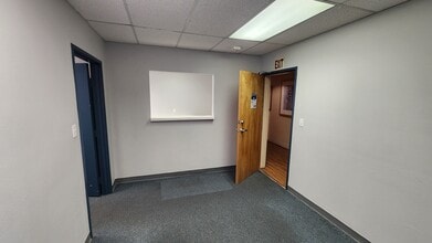 6301 Mountain Vista St, Henderson, NV for lease Interior Photo- Image 2 of 6