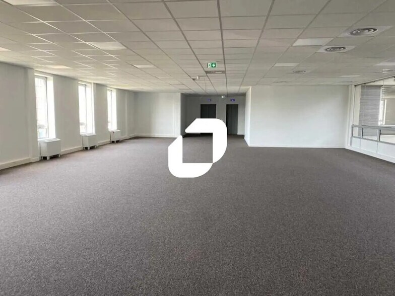 Office in Cergy for lease - Building Photo - Image 1 of 10