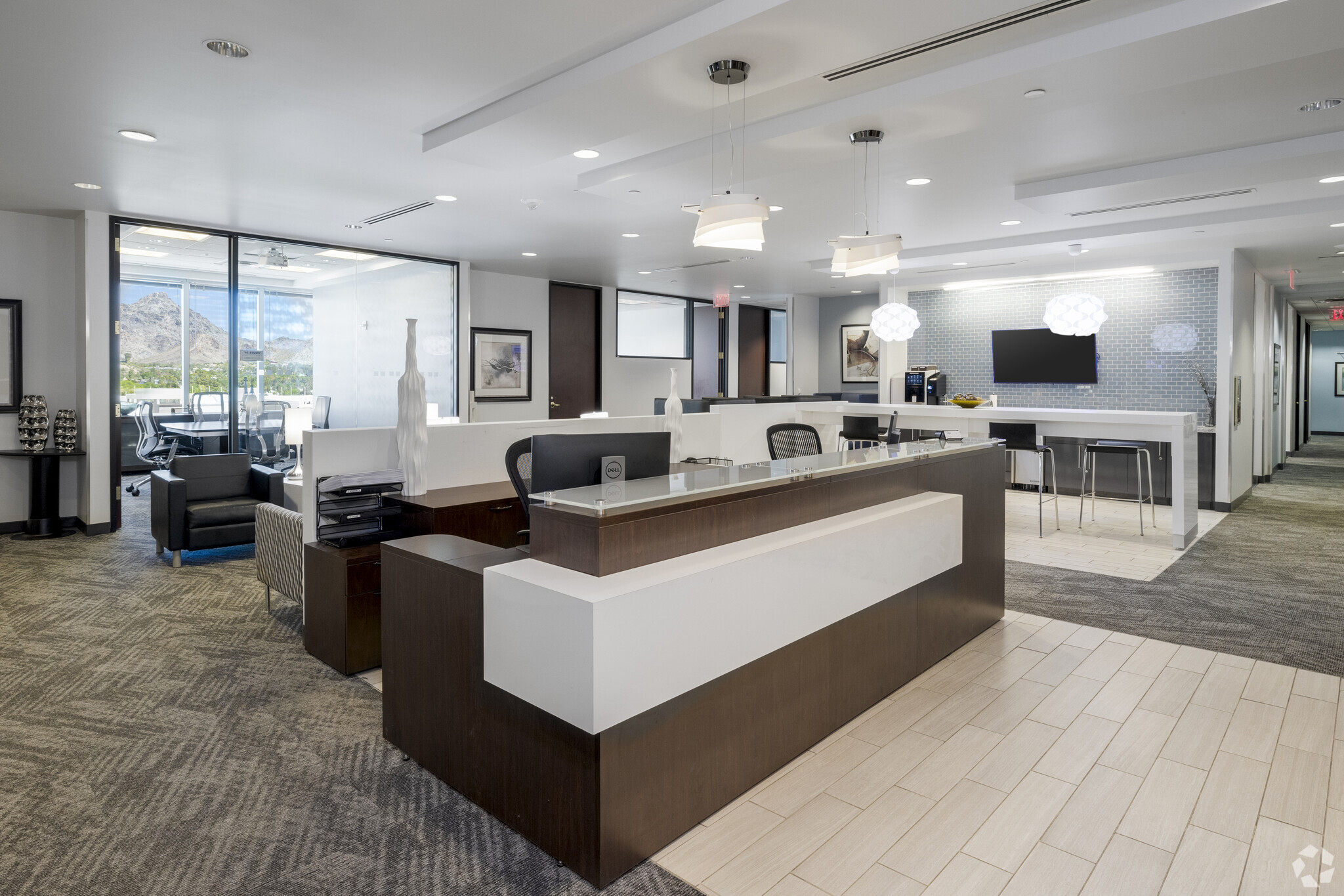 2415 E Camelback Rd, Phoenix, AZ for lease Interior Photo- Image 1 of 36