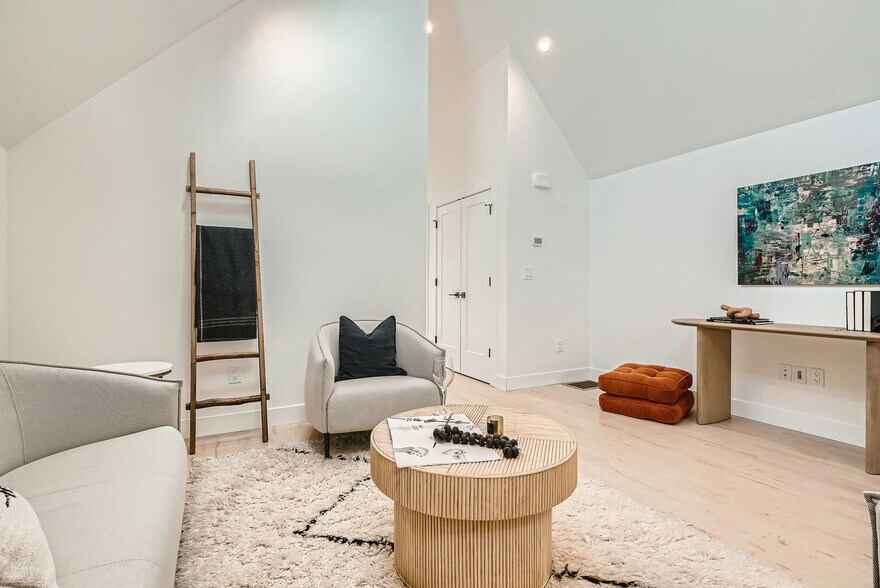 1101 S Dahlia St, Denver, CO for sale - Interior Photo - Image 3 of 13