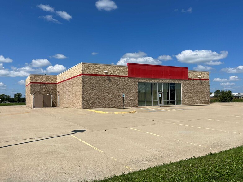 719 N Grand Ave, Mount Pleasant, IA for sale - Building Photo - Image 1 of 1
