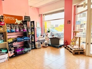 Retail in El Vendrell, Tarragona for lease Interior Photo- Image 1 of 16