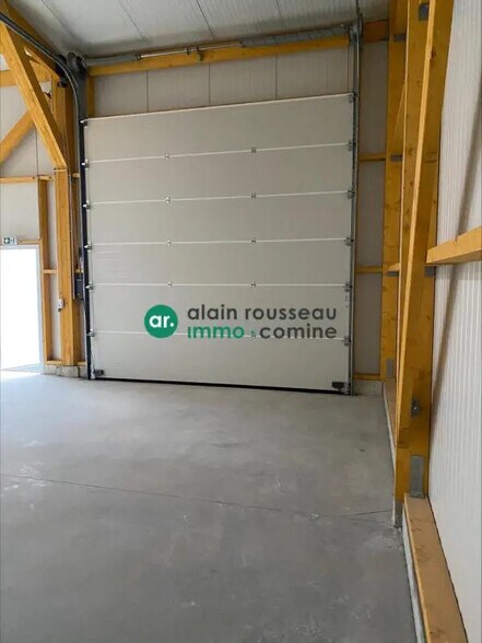 Flex in Thouaré-sur-Loire for lease - Interior Photo - Image 3 of 5