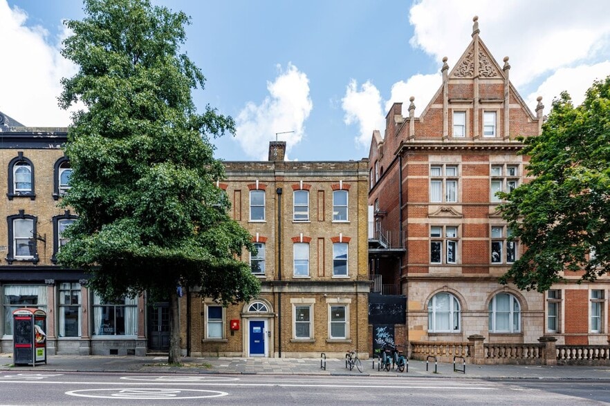 592-594 Holloway Rd, London for lease - Primary Photo - Image 1 of 9