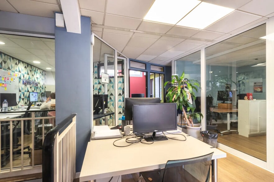 71 Boulevard Du Président Wilson, Bordeaux for sale - Interior Photo - Image 2 of 4