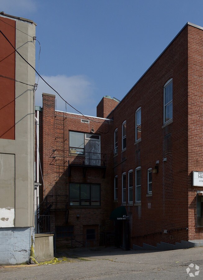 4 Winthrop St, Taunton, MA 02780