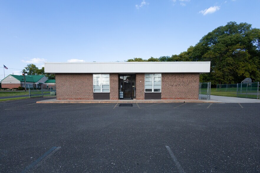 190 Tenby Chase Dr, Delran, NJ for lease - Primary Photo - Image 1 of 92