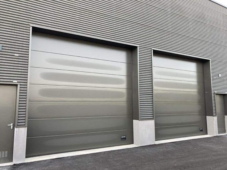 Office in Champagne-sur-Oise for lease - Building Photo - Image 1 of 2