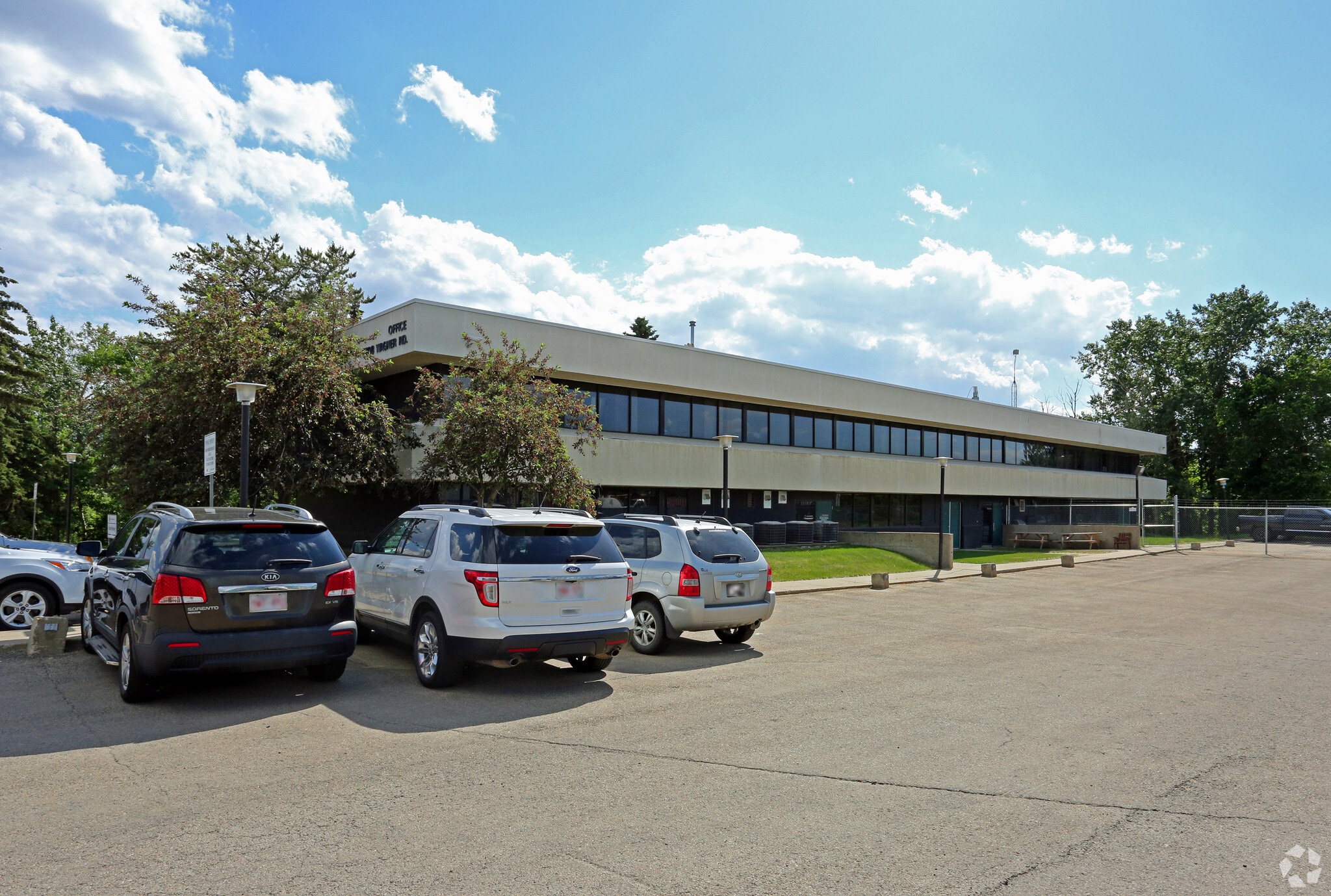 7708 Wagner Rd NW, Edmonton, AB for sale Primary Photo- Image 1 of 1